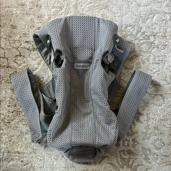BabyBjorn Mini Mesh in Grey